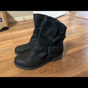 Black booties pull-on boots